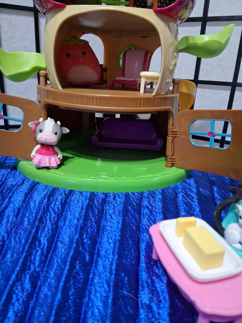 Treehouse cute playset